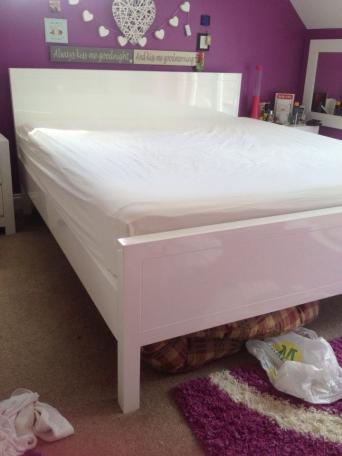 super king size so very large white high gloss solid wood framed bed strong slats under mattres very well made does unbolt for transportation hand - High King Size Bed Frame super king size so very large white high gloss solid wood framed bed strong slats under mattres very well made does unbolt for transportation hand - High King Size Bed Frame