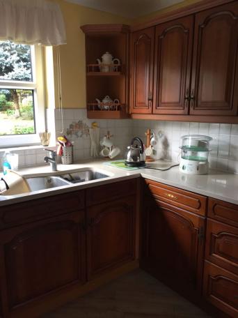 90s kitchen units in good condition with granite worktops