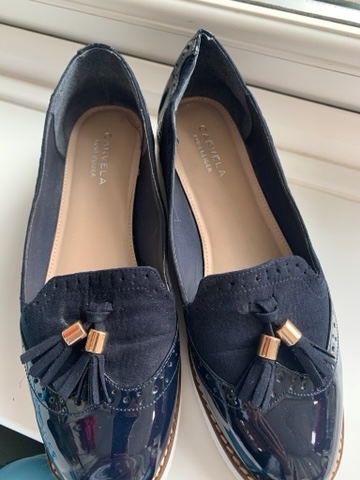 navy shoes size 5