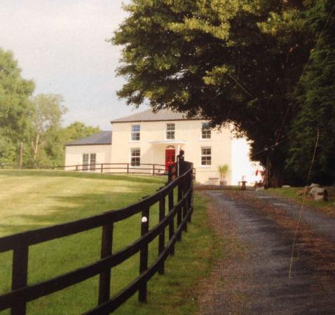 Georgian House with Stables & 2 bedroom Apartment For Sale in Westport