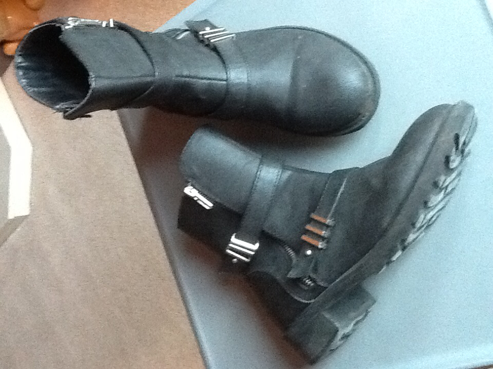 ladies short black boots