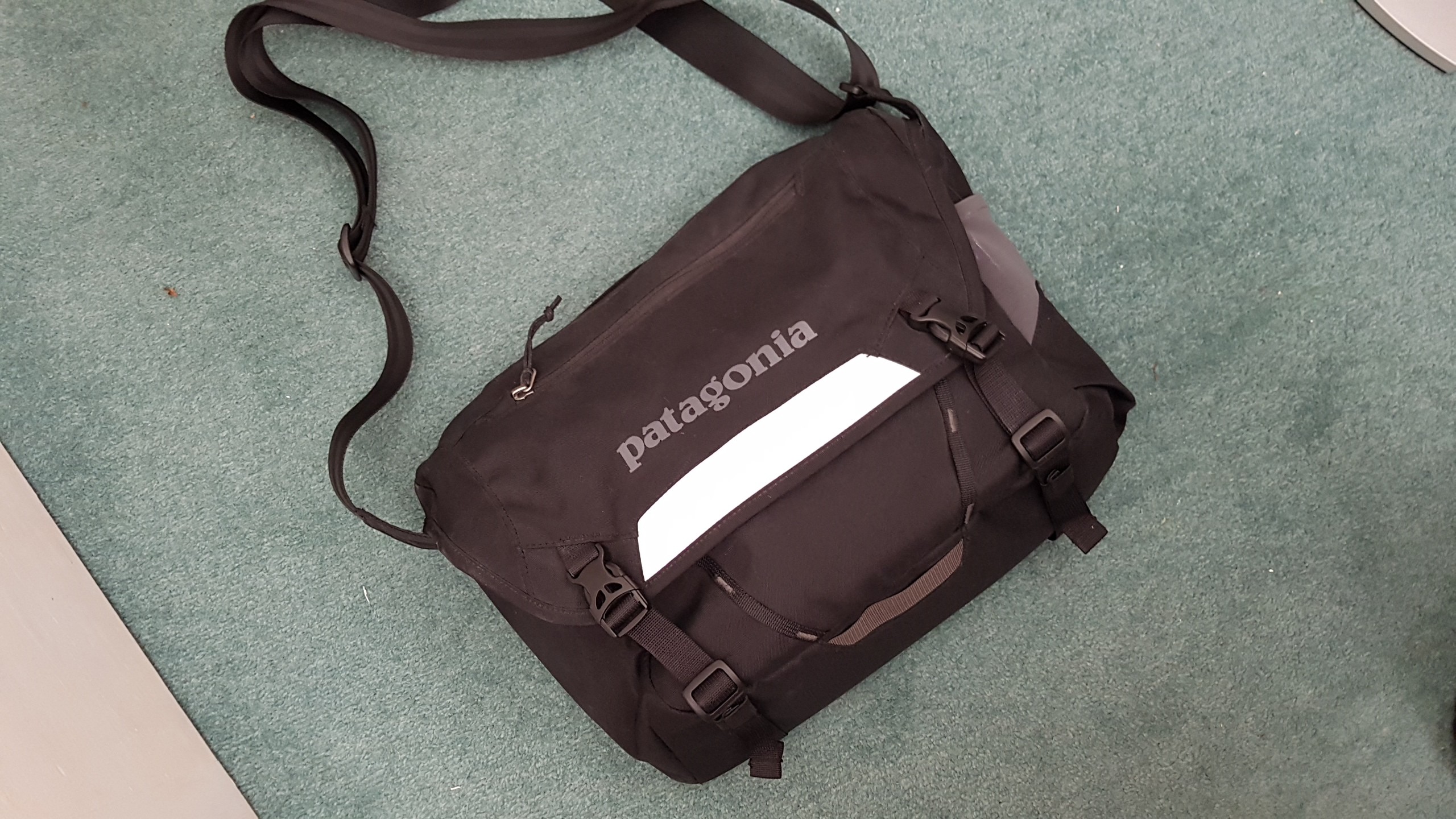patagonia mini messenger bag