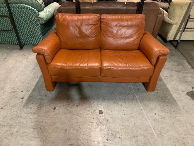 tan2 seater leather sofa For Sale in Rotherham, South Yorkshire Preloved