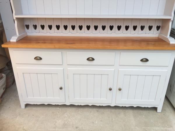 Large Welsh Dresser Solid Pine Excellent Condition For Sale In