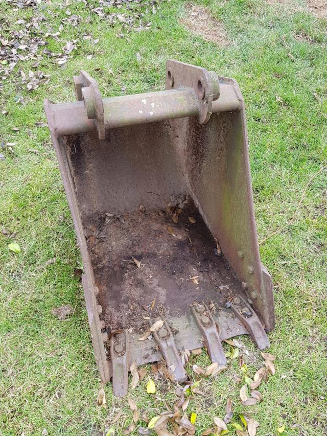 Massey Ferguson 2ft Digger Buckets For Sale in Newthorpe