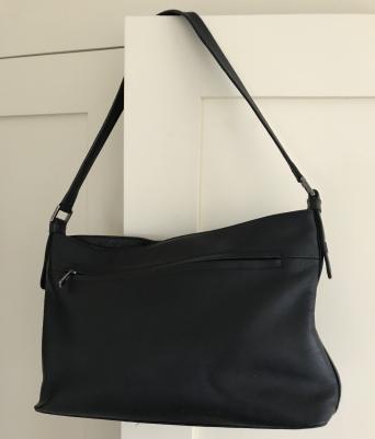 Tula Bag Second Hand Bags Purses And Wallets Preloved The Lining Is Velvet Soft And Has A Bit Of Fluff On It But Not Much Inside Zip Pocket Small Phone Flat Bottom Shoulder Strap