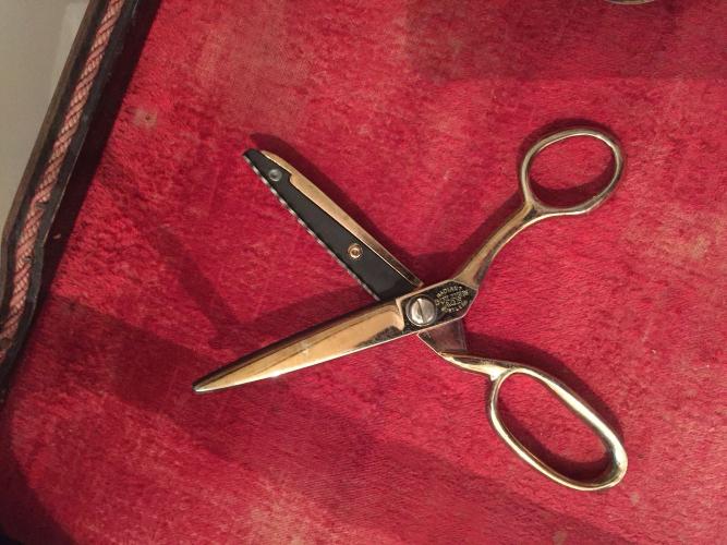 REDUCED Vintage scissors made by Richards of Sheffield For Sale in