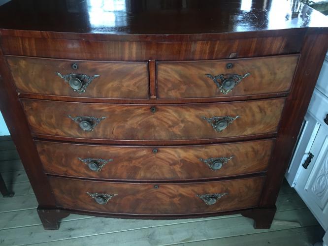 A Beautiful Vintage 2 Over 3 Bow Fronted Chest Of Drawers For