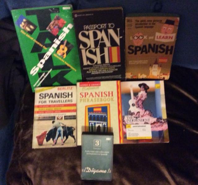 6 x Spanish language books and an audio assette tape For Sale in