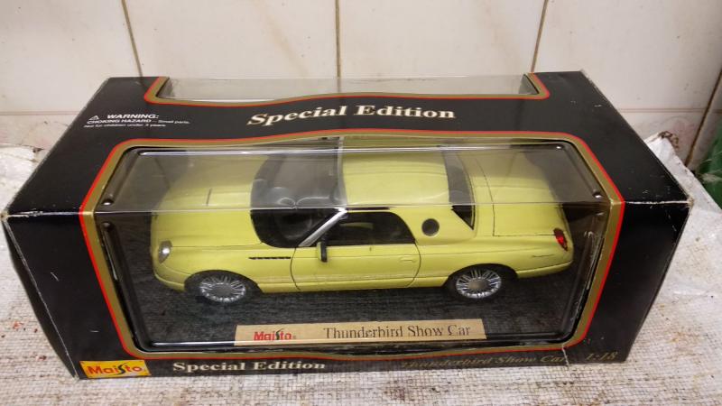 Image 1 of FORD THUNDERBIRD 1:18 DIE CAST MODEL CARS from