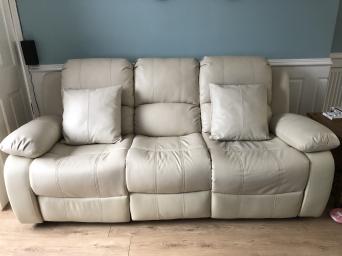 2 Seater Sofas Under 200 Local Clifieds In Stoke On T 3 Seater Reclining Leather Sofa With 2 Chairs