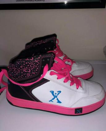 what stores still sell heelys
