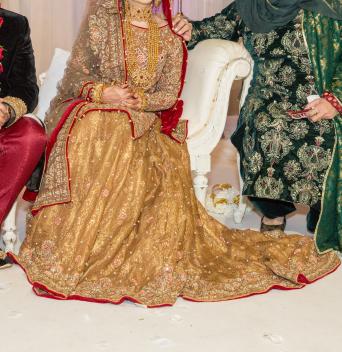 Asian Bridal Wedding Dresses Accessories Preloved Faika Karim Wedding Dress Worn Just Once In February Of 2018 Literally Like New It Features A Short Shirt With Rich Gold Jamawaar Lengha