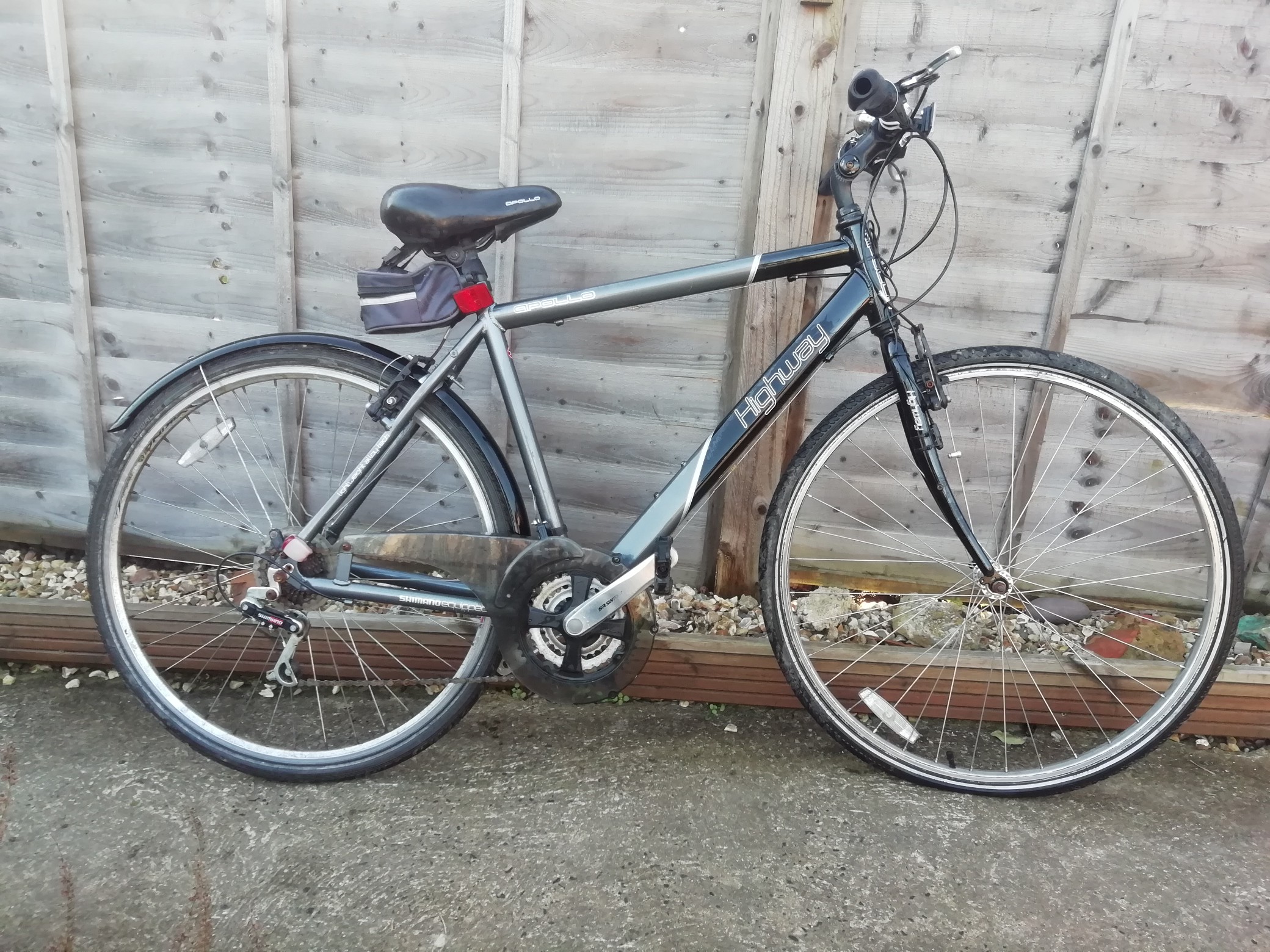 apollo highway bike