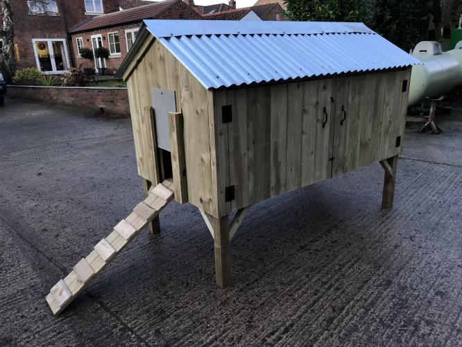 New Handmade Chicken Coop/Hen Hut for 1012 birds For Sale in Raskelf