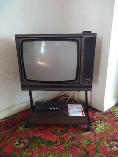 Old style Toshiba Tv with stand For Sale in London | Preloved